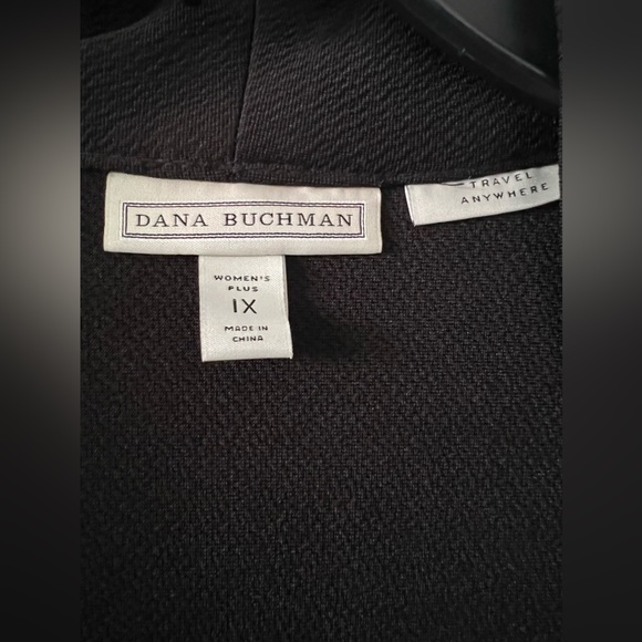 Beautiful Dana Buchman blazer. - Picture 8 of 8